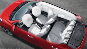 27km माइलेज और 6 Airbags, इस सस्ती कार के दीवाने हुए लोग; शुरुआती कीमत 6 लाख से कम