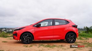 27km माइलेज, 360 डिग्री कैमरा और 6 एयरबैग! Hyundai i20 की मार्केट खा जाएगी ये कार? शुरुआती कीमत मात्र 6.89 लाख