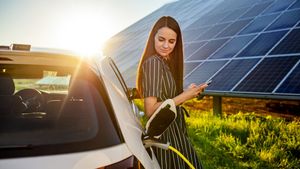 Electric Car चलाने वाले सावधान! गर्मियों में मत करना ये 5 गलतियां, नहीं तो बढ़ जाएगी आपकी मुश्किल