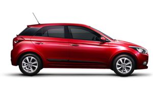 वायरलेस चार्जर, सनरूफ और 6 एयरबैग! इस पॉपुलर कार पर मिल रहा 50 हजार का डिस्काउंट 