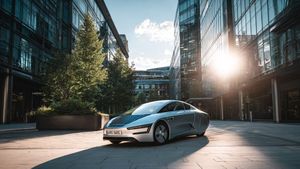 मार्केट में पैसा अपार, फिर भी नहीं बन पा रही Solar Car! वजह जान हो जाएंगे हैरान 