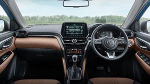 28 Kmpl माइलेज, पैनोरमिक सनरूफ और 6 एयरबैग; इस Hybrid SUV पर टूटे ग्राहक! जानें लेटेस्ट वेटिंग पीरियिड