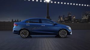 80 प्रतिशत बढ़ गई Maruti की इस कार की बिक्री; हाइब्रिड इंजन के साथ फुल टैंक में दौड़ेगी 900 KM, कीमत 9.42 लाख