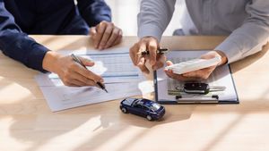 बाढ़ में खराब हो गई है कार या बाइक, तो ऐसे प्रोसेस करें Insurance Claim; सारा पैसा मिलेगा वापस!