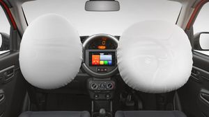 GST Cut का असर; मात्र ₹3.50 लाख में सबसे सस्ती कार और ₹55000 में बाइक, जानें माइलेज, फीचर्स और खासियत