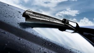 Car Winshield Wipers को बेहतर स्थिति में रखना है, तो फॉलो करें 5 जरूरी टिप्स 