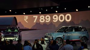 2025 Hyundai Venue की धमाकेदार एंट्री! सनरूफ, ADAS और 6 एयरबैग सेफ्टी से लैस; मात्र ₹7,89,900 है कीमत