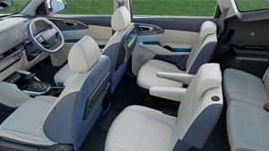 Ertiga और Innova की टक्कर वाली इस फैमिली कार को जमकर खरीद रहे ग्राहक; डीजल-पेट्रोल इंजन और ₹11.08 लाख कीमत