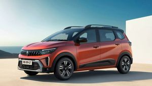 6 एयरबैग, पार्किंग कैमरा और एडवांस फीचर्स! इस 7-सीटर MPV की बंपर डिमांड; मात्र ₹5,76,300 देकर लाएं घर