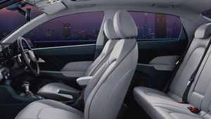 ₹98000 सस्ती मिल रही युवाओं की फेवरेट Hyundai Car; 6 एयरबैग, सनरूफ और स्टाइलिश डिजाइन, कीमत ₹10.79 लाख