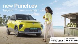 मिडिल क्लास की मौज! ₹55,000 देकर लाएं नई Tata Punch EV, मात्र इतनी बनेगी मंथली EMI, मिलेगी 468 KM रेंज  