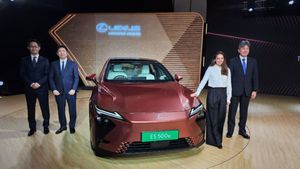 भारत में Lexus की पहली इलेक्ट्रिक सेडान लॉन्च, कीमत ₹89.99 लाख, फुल चार्ज में दौड़ेगी 580km