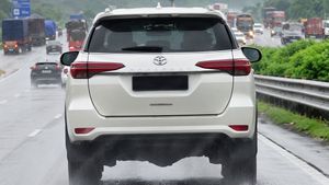 Maharashtra Fortuner Viral Video: 1 लाख रुपये के 55 ई-चालान! चलती कार का नंबर प्लेट कैसे हो जाता है अदृश्य