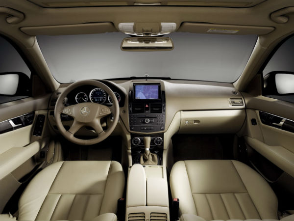 मर्सडीज बेंज सी-क्‍लास स्‍पोर्ट एडिशन का इंटीरियर