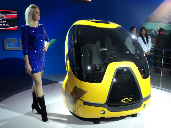 ऑटो शो में हॉट बेब्‍स