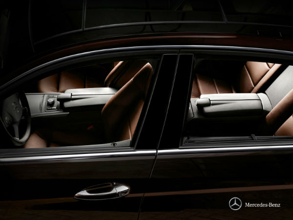 हॉट विधा की सेक्‍सी सवारी मर्सडीज ई350 