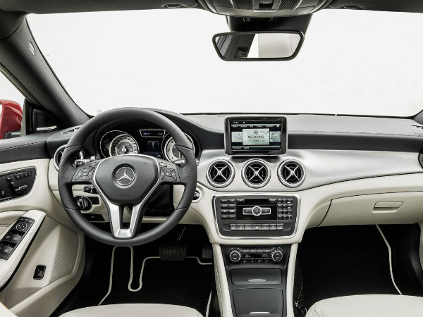 मर्सडीज बेंज सीएलए 250 पेश