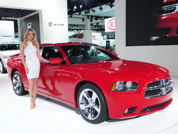 डेट्रॉइट ऑटो शो में हॉट मॉडल्‍स 