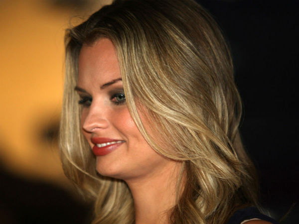 डेट्रॉइट ऑटो शो में हॉट मॉडल्‍स 