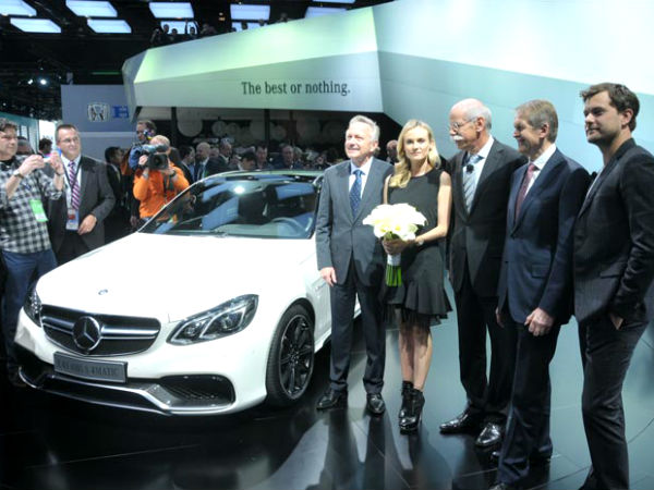 डेट्रॉइट ऑटो शो में हॉट मॉडल्‍स 