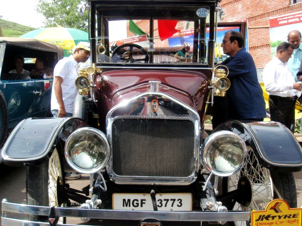 महात्‍मा और उनके हत्‍यारे की सवारी 