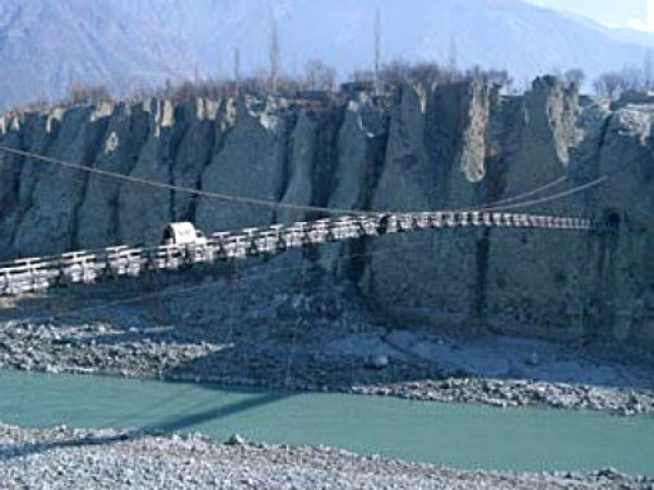 चीन और पाकिस्‍तान के बीच काराकोरम हाइवे 