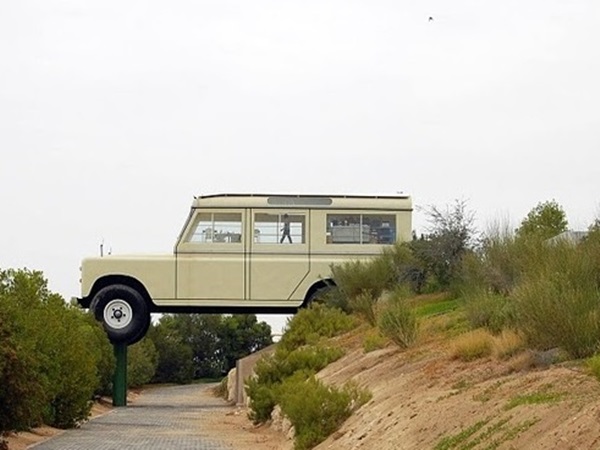 शेख ने बनाई वाहनों की अजीब दुनिया शेख ने बनाई वाहनों की अजीब दुनिया