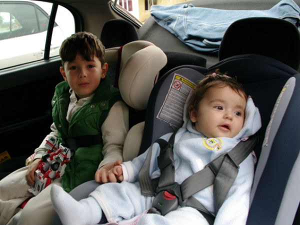 बच्‍चों को कार में कैसे रखें सुरक्षित 