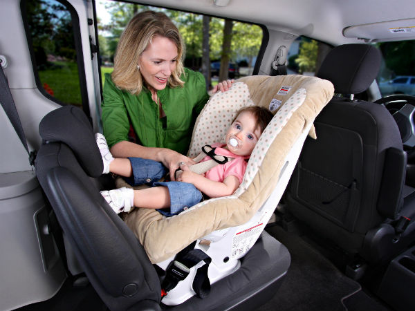 बच्‍चों को कार में कैसे रखें सुरक्षित 