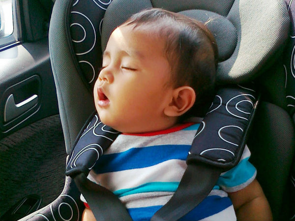 बच्‍चों को कार में कैसे रखें सुरक्षित 