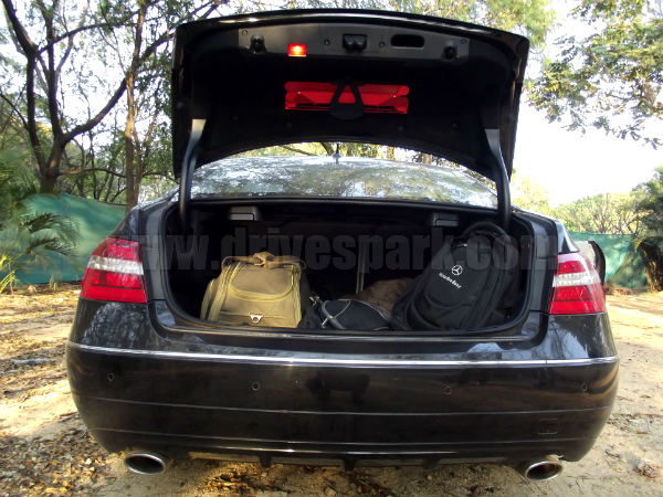 मर्सडीज बेंज ई 350 कूपे एक शानदार लग्‍जरी अहसास 