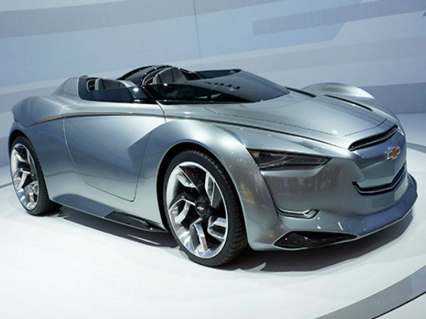 फाइटर जेट जैसी बनी इन कारों को देख हैरान हो जायेंगे 