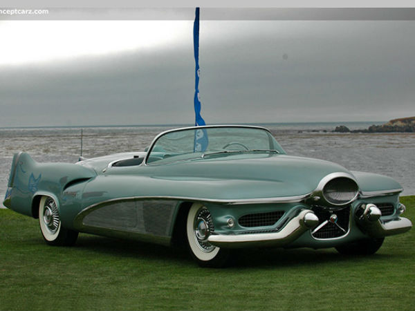 फाइटर जेट जैसी बनी इन कारों को देख हैरान हो जायेंगे 