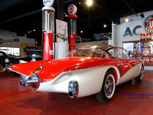 फाइटर जेट जैसी बनी इन कारों को देख हैरान हो जायेंगे 