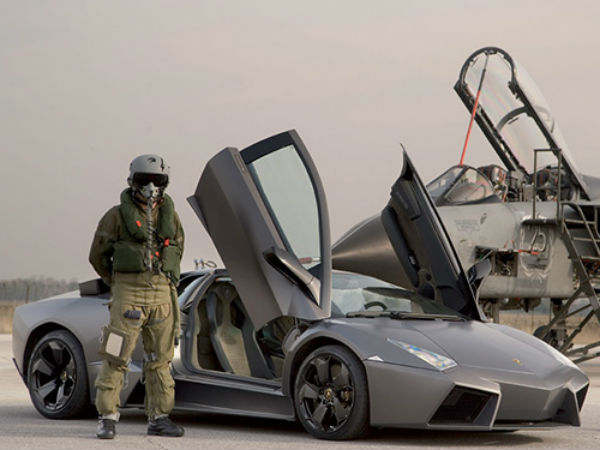 फाइटर जेट जैसी बनी इन कारों को देख हैरान हो जायेंगे 