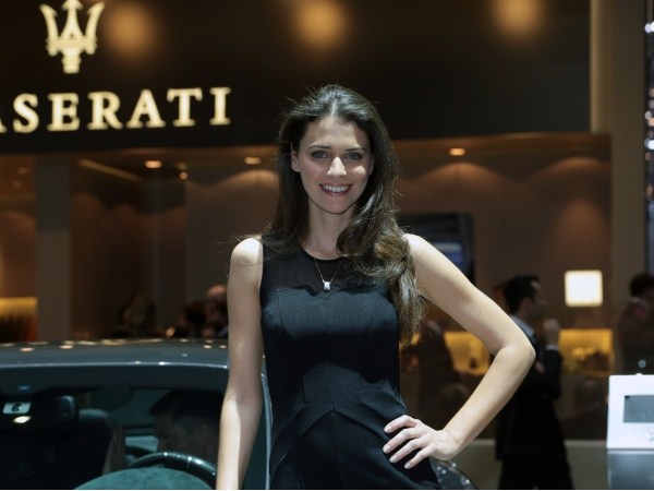 जेनेवा मोटर शो की हॉट कारें और सेक्‍सी बेब्‍स 