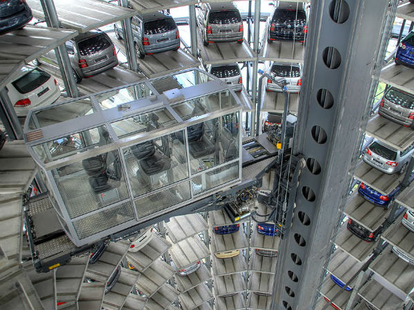 इस कार पार्किंग टॉवर को देख आपके होश उड़ जायेंगे इस कार पार्किंग टॉवर को देख आपके होश उड़ जायेंगे