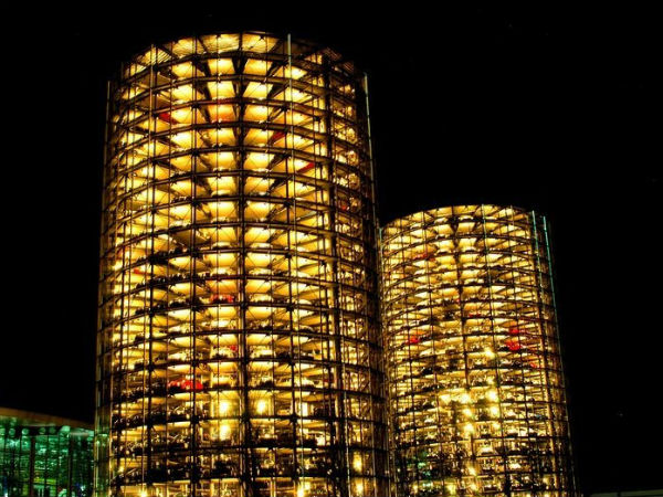 इस कार पार्किंग टॉवर को देख आपके होश उड़ जायेंगे इस कार पार्किंग टॉवर को देख आपके होश उड़ जायेंगे