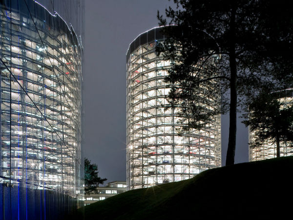 इस कार पार्किंग टॉवर को देख आपके होश उड़ जायेंगे इस कार पार्किंग टॉवर को देख आपके होश उड़ जायेंगे