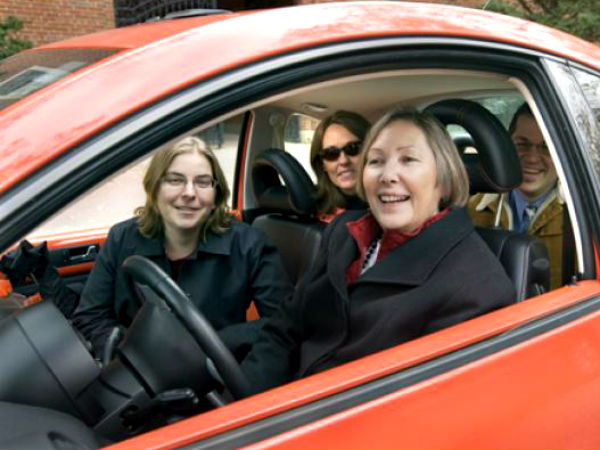 कार पूलिंग करें और पेट्रोल की चिंता से मुक्ति पायें 