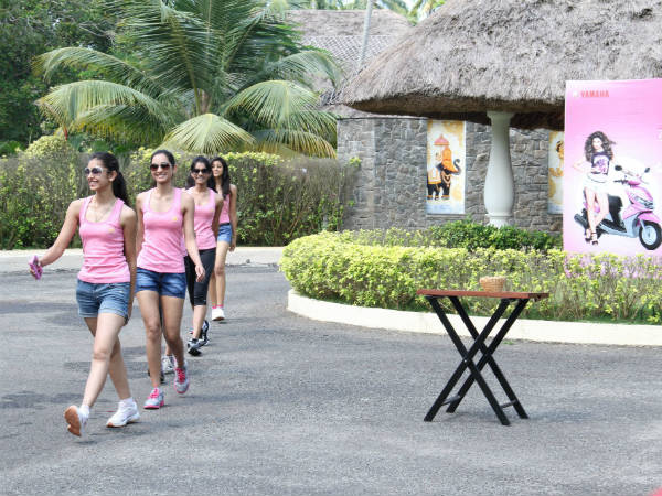 यामहा रे के साथ फेमिना मिस इंडिया के बालायें