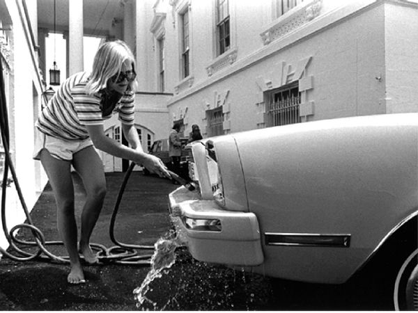 गर्मी में कैसे करें अपनी कार की सफाई 