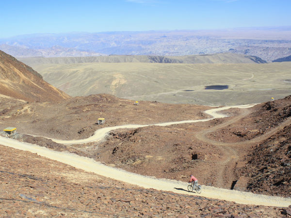 दुनिया के खतरनाक सड़कें और पुल जिन्‍हें देख दंग रह जायेंगे 