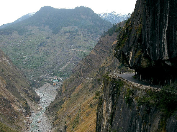 दुनिया के खतरनाक सड़कें और पुल जिन्‍हें देख दंग रह जायेंगे 