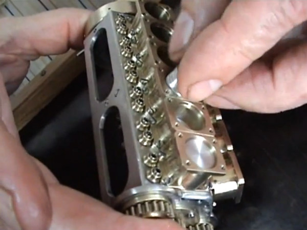 दुनिया का सबसे छोटा इंजन दुनिया का सबसे छोटा इंजन