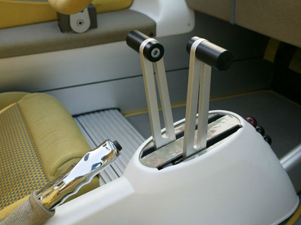 जमीन तो जमीन, पानी के भीतर भी चलती है यह कार 