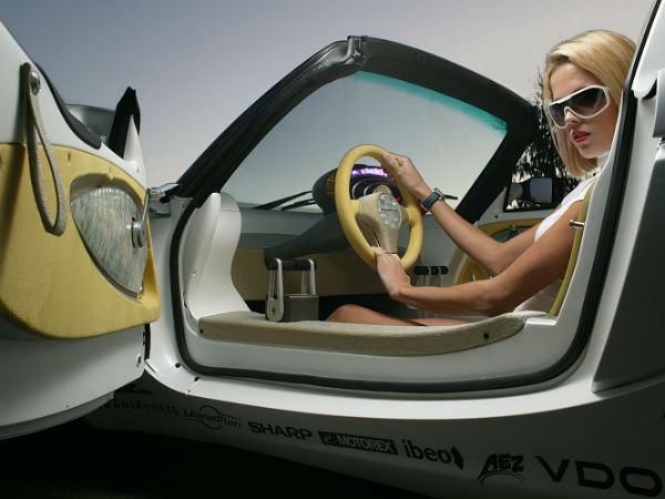 जमीन तो जमीन, पानी के भीतर भी चलती है यह कार 