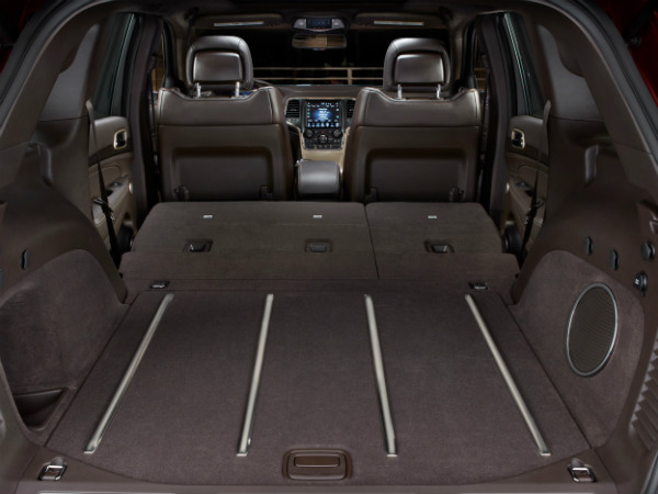 जीप ने पेश किया ग्रां चेरोकी 