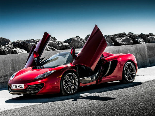 करोड़ो की मैकलेरेन कार जलकर हुई खाक 