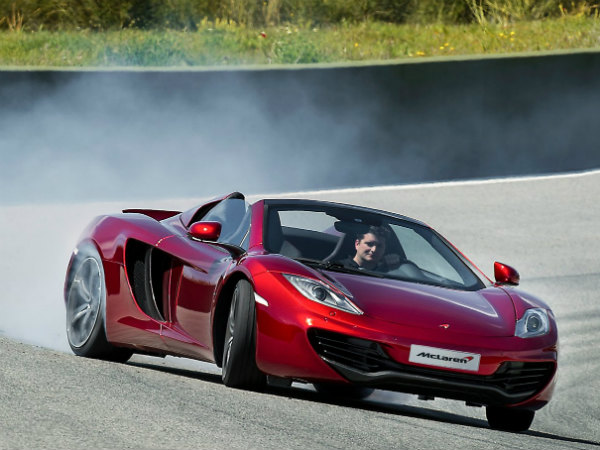 करोड़ो की मैकलेरेन कार जलकर हुई खाक 